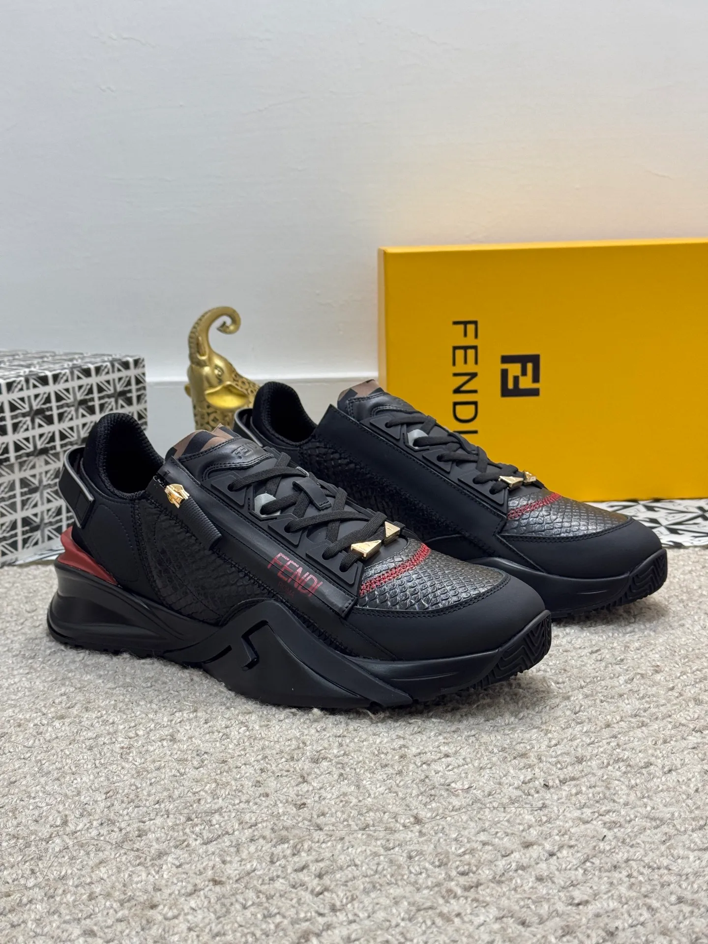 Men's men's shoes 💰520 [New style] 🦥🦥 Original quality - Fendi ◾️▫️F D🆕 Spring and summer new men's slip-on sneakers, with elastic straps, side zippers, and corrugated soles engraved with F. Embossed Fendi Flow lettering on the heel. Mixed material of high-tech fabric and black suede. FF graphic tongue. Ultra-light and wear-resistant EVA sole. Size: 38-44 (45 customized